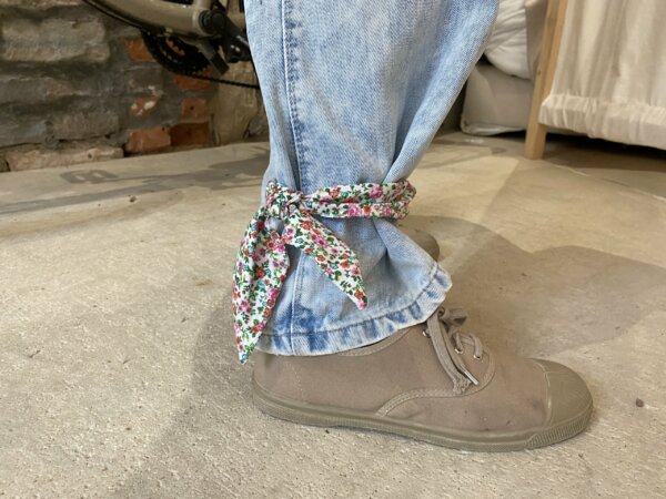 Serre pantalon fleuri – Image 4